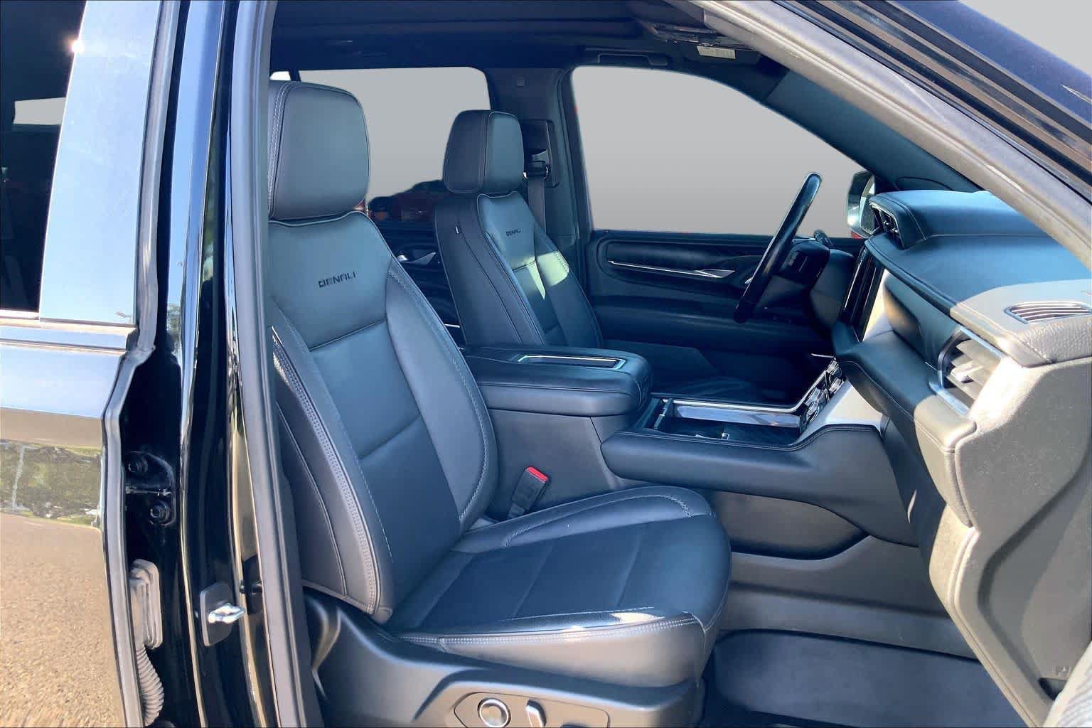 Used 2021 GMC Yukon Denali AWD/4WD image 9
