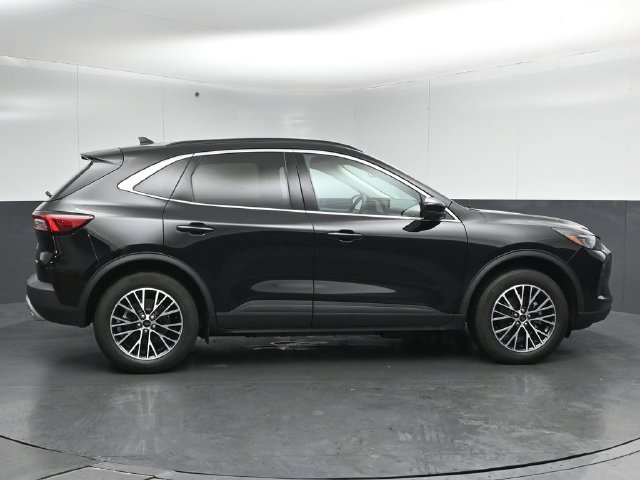 Certified 2026 Ford Escape SE w/ PHEV Premium Package FWD image 8