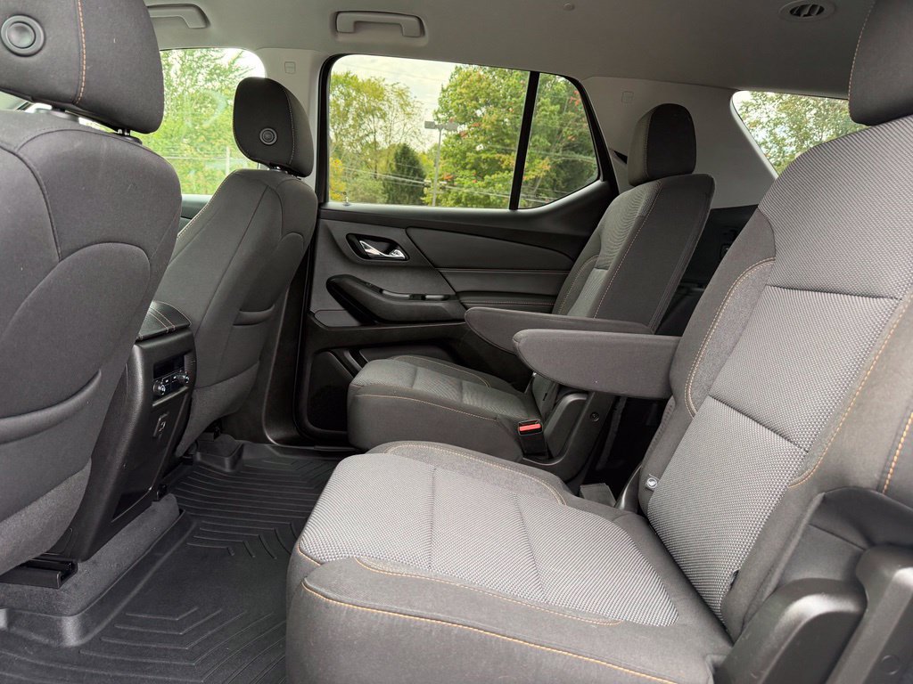 Used 2021 Chevrolet Traverse LT FWD image 28