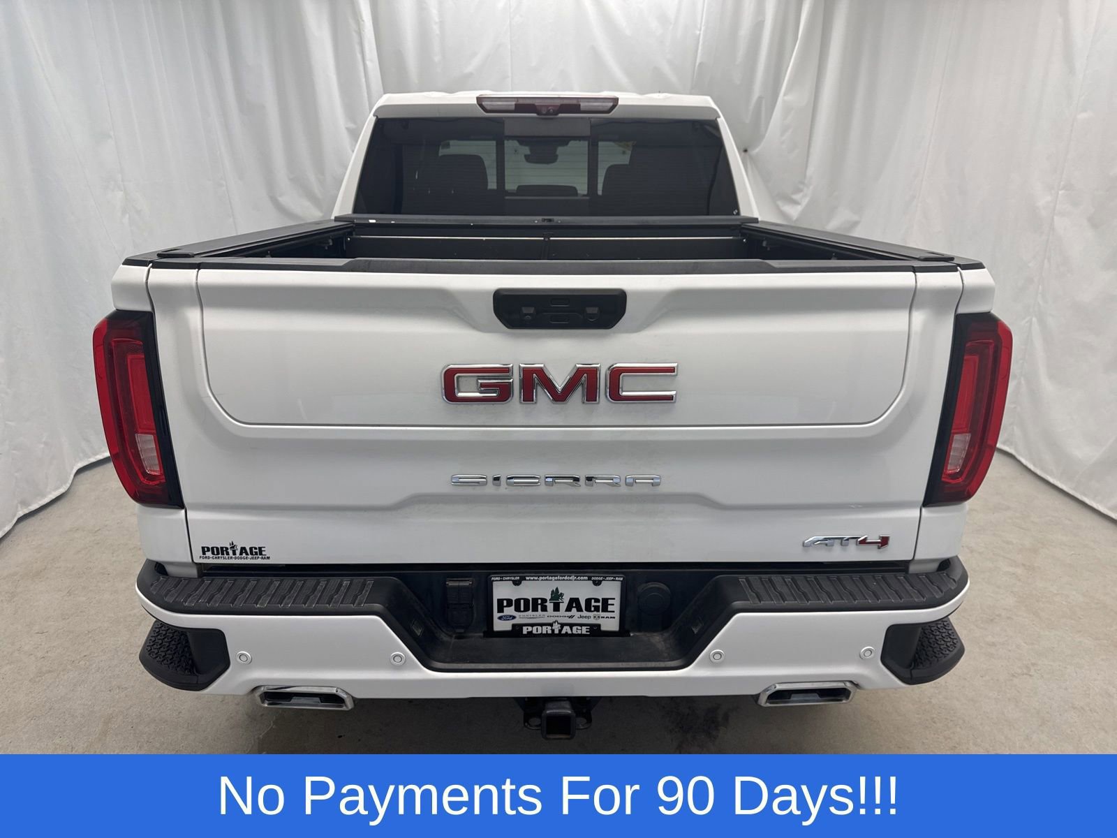 Used 2022 GMC Sierra 1500 AT4 w/ Technology Package AWD/4WD image 3