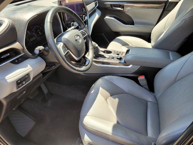 Used 2023 Toyota Highlander Limited AWD/4WD image 15
