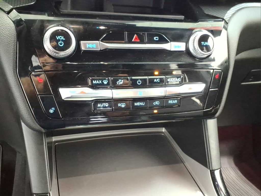 Certified 2023 Ford Explorer ST-Line AWD/4WD image 19