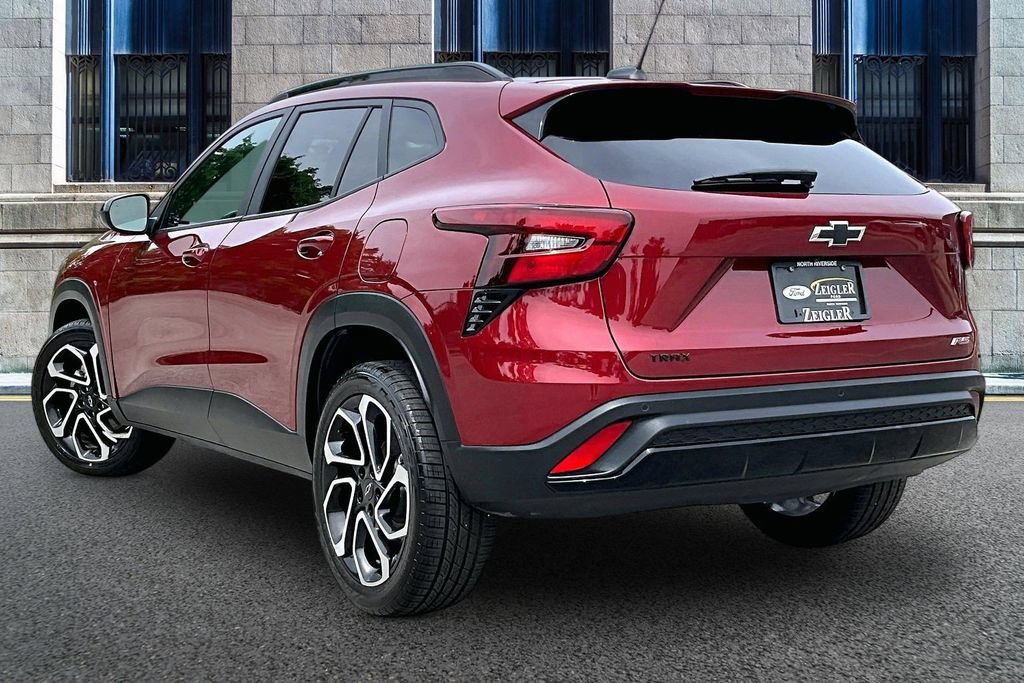 Used 2025 Chevrolet Trax RS w/ Sunroof Package FWD image 10