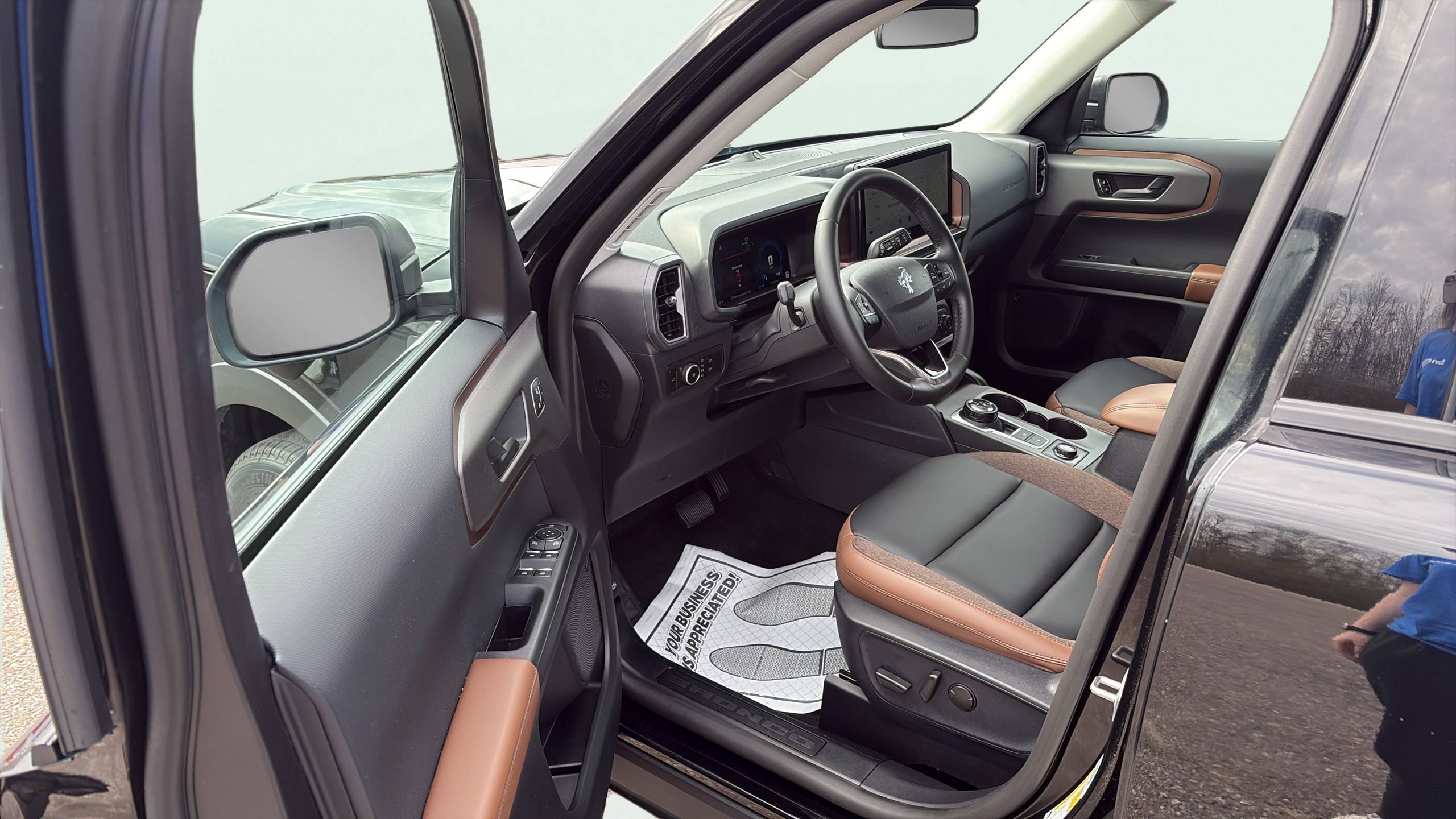 Certified 2025 Ford Bronco Sport Outer Banks w/ Outer Banks Tech Package+ AWD/4WD image 13