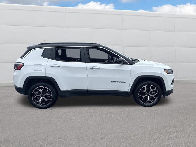 Used 2025 Jeep Compass Limited AWD/4WD image 11