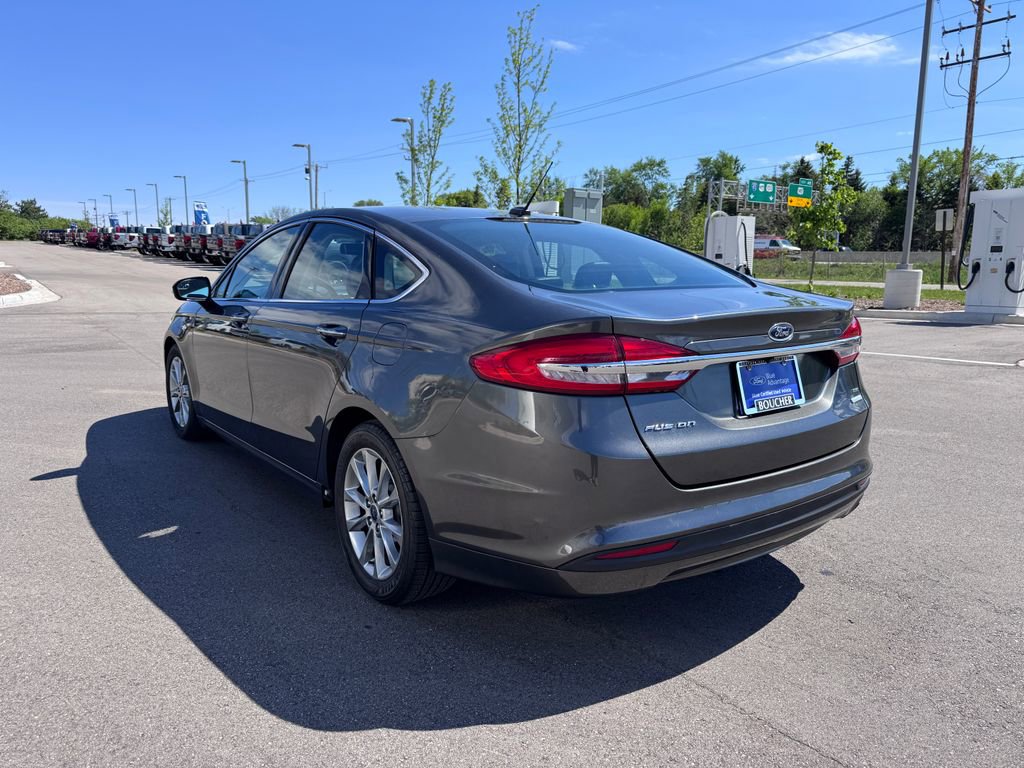 Certified 2017 Ford Fusion SE FWD image 3