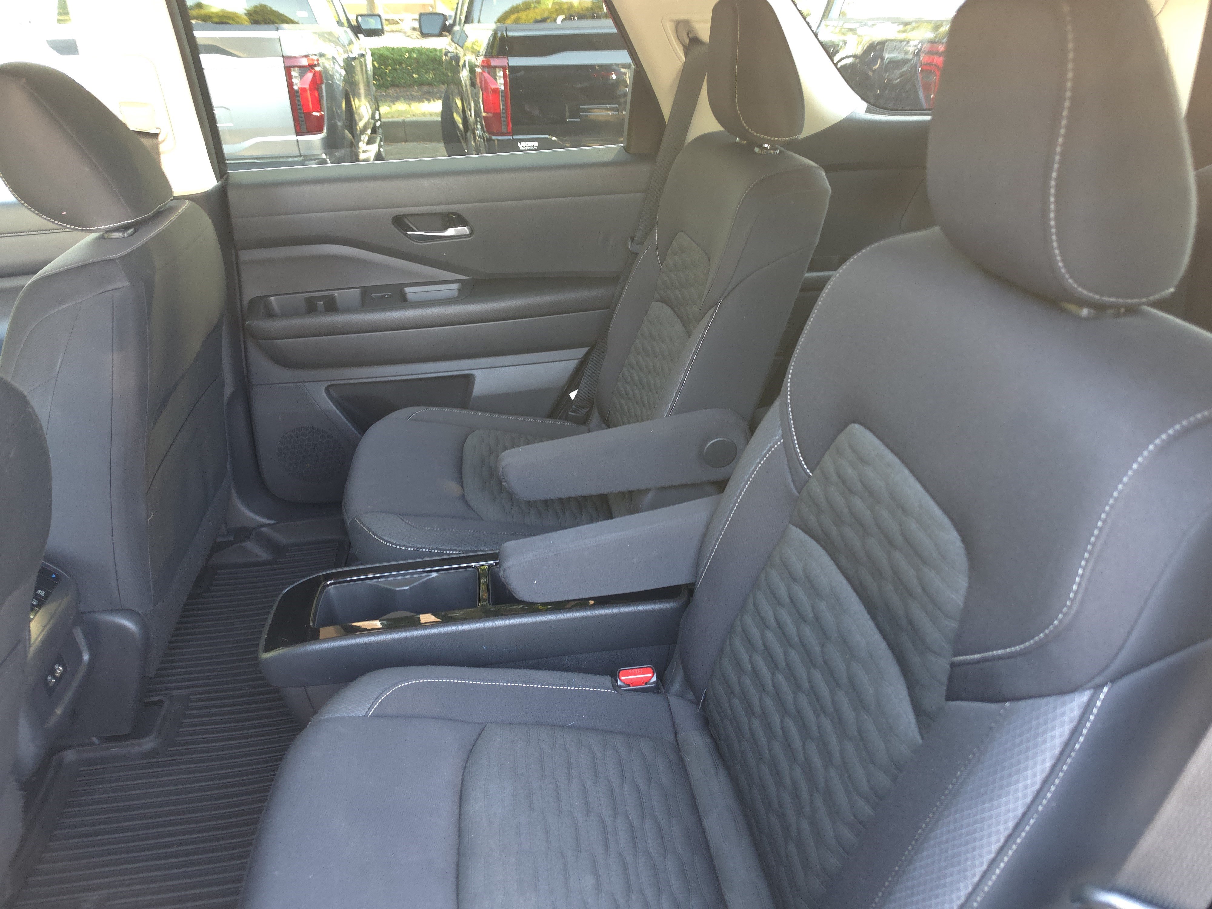 Used 2022 Nissan Pathfinder SV w/ SV Premium Package AWD/4WD image 17