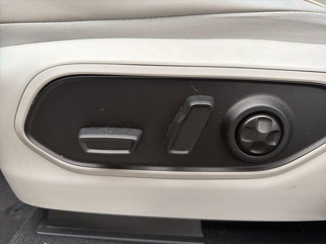 Used 2023 Jeep Grand Cherokee Overland image 11