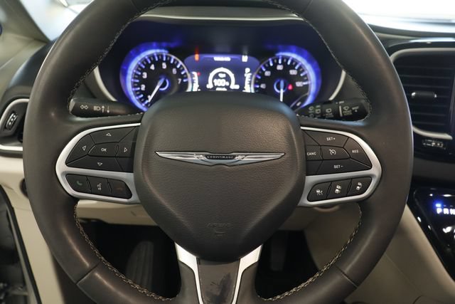 Used 2024 Chrysler Pacifica Touring-L FWD image 13
