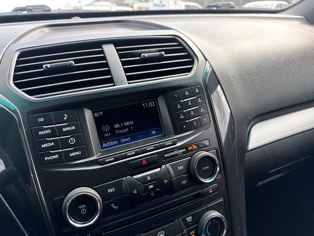 Certified 2017 Ford Explorer XLT FWD image 21