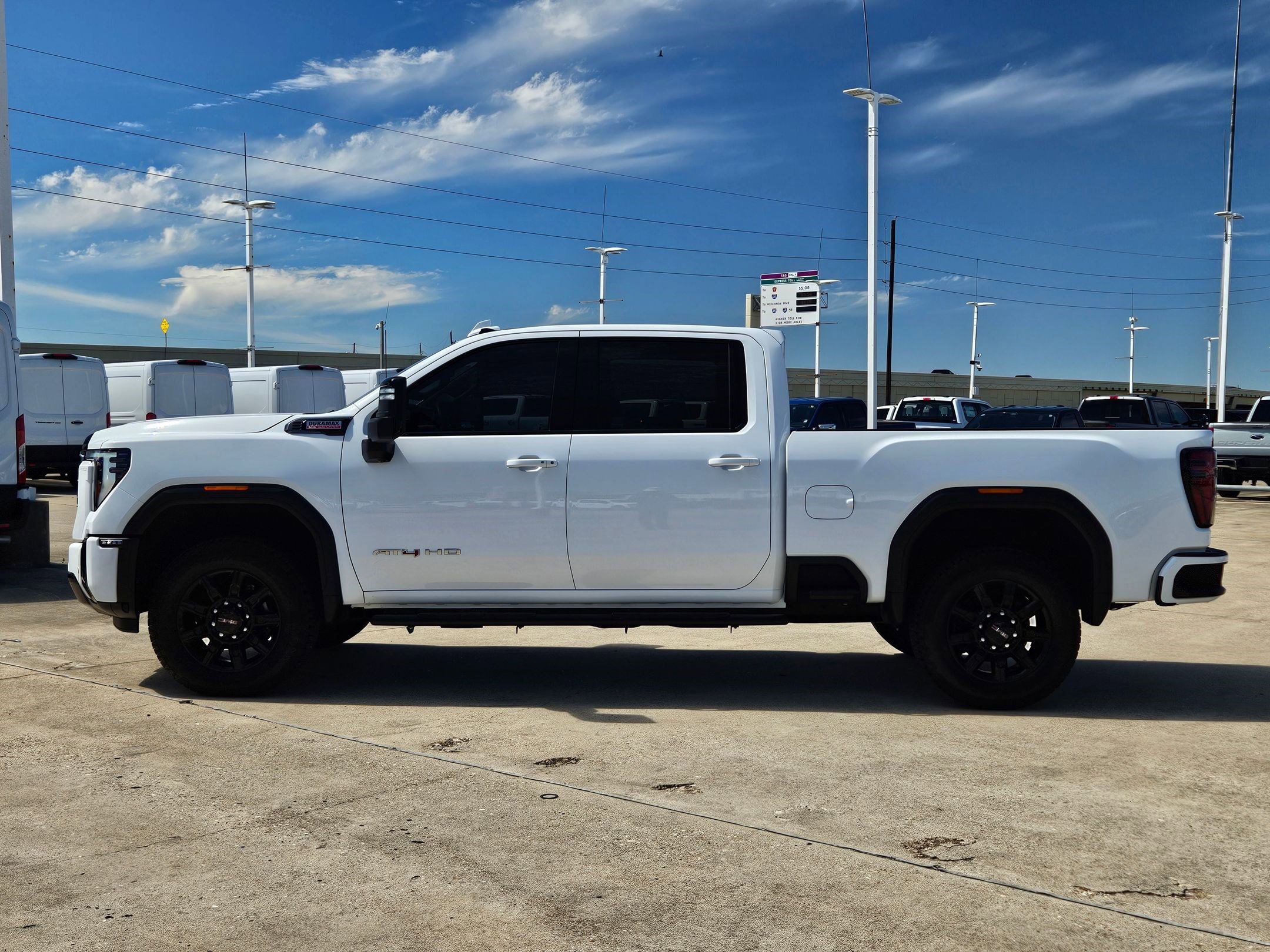 Used 2025 GMC Sierra 2500 AT4 AWD/4WD image 9