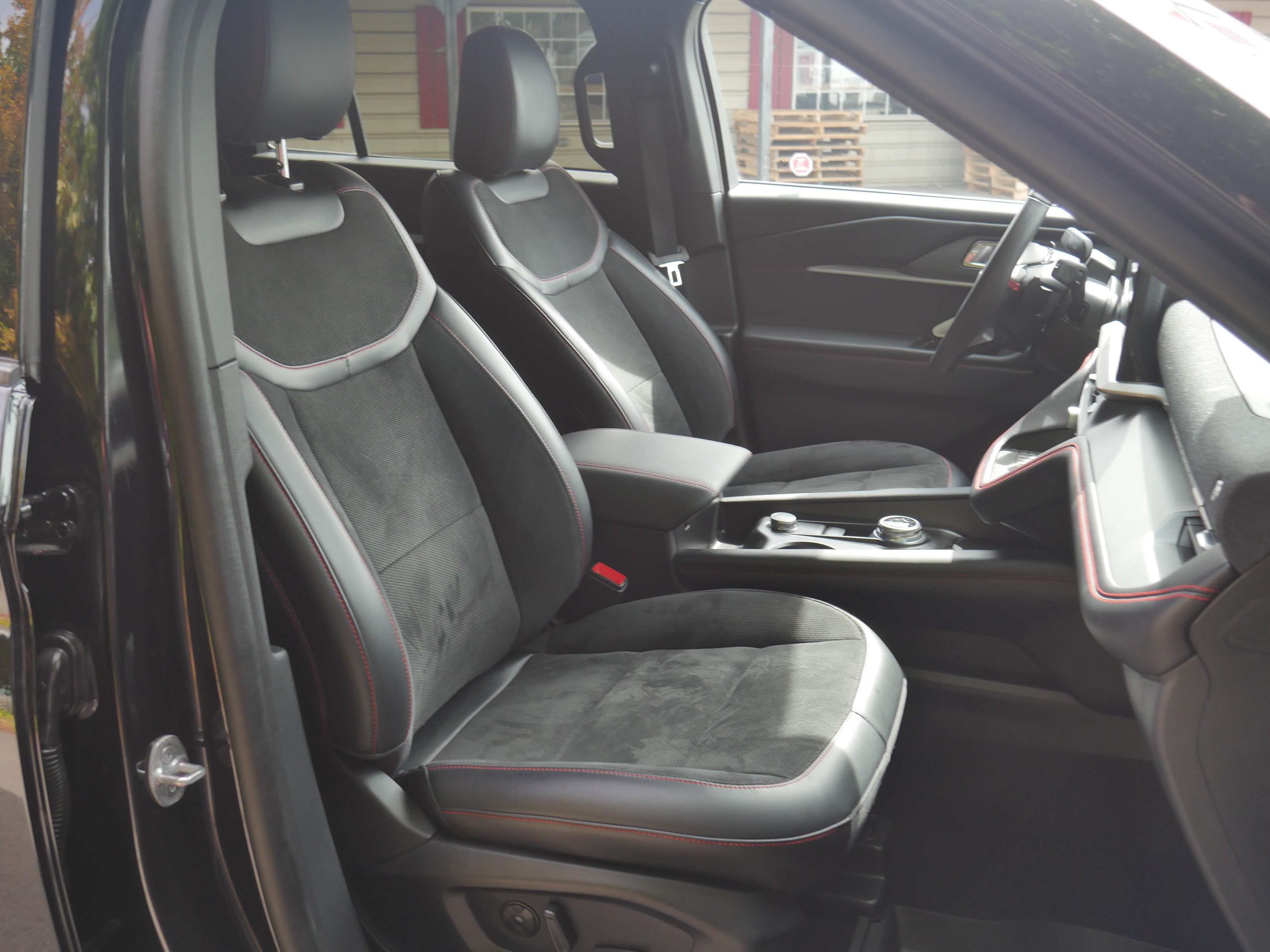 Certified 2025 Ford Explorer ST AWD/4WD image 27
