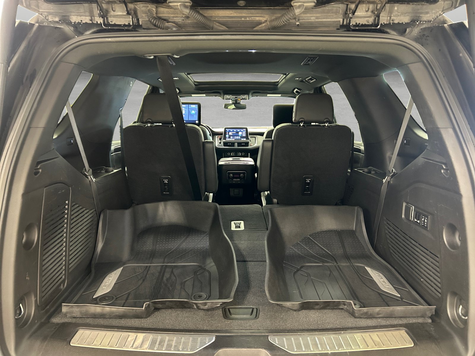 Used 2021 Chevrolet Tahoe RST w/ Luxury Package RWD image 24