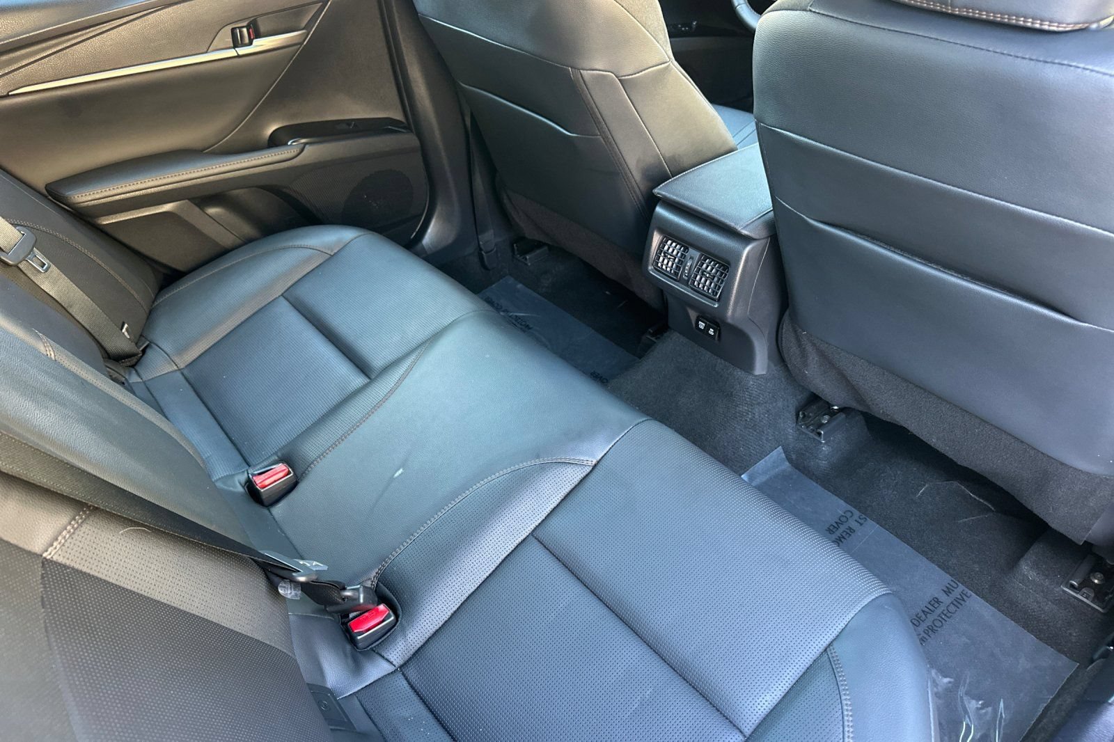 Used 2025 Toyota Camry XLE AWD/4WD image 17