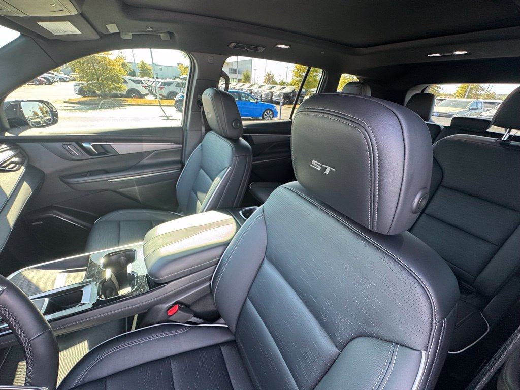 Used 2025 Buick Enclave Sport Touring w/ Power Package FWD image 21