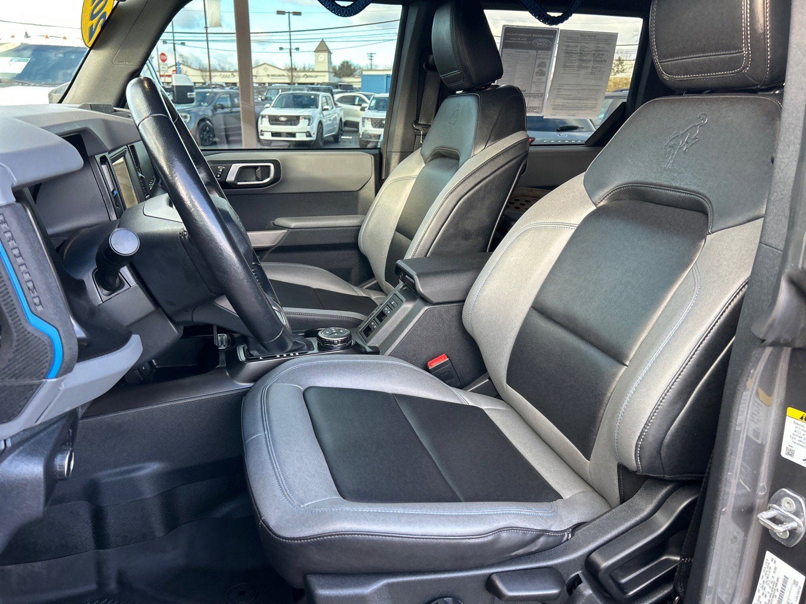 Certified 2022 Ford Bronco Black Diamond image 7