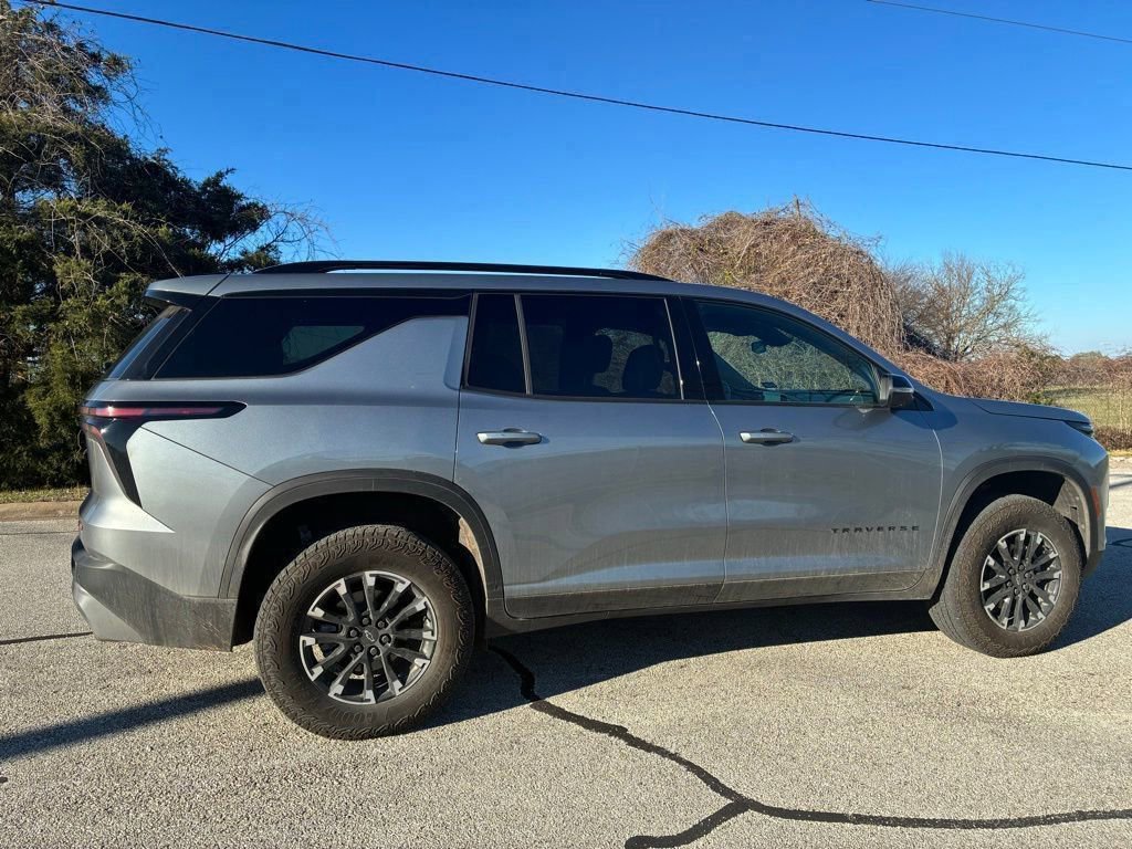 Used 2025 Chevrolet Traverse Z71 w/ Driver Confidence Package image 2