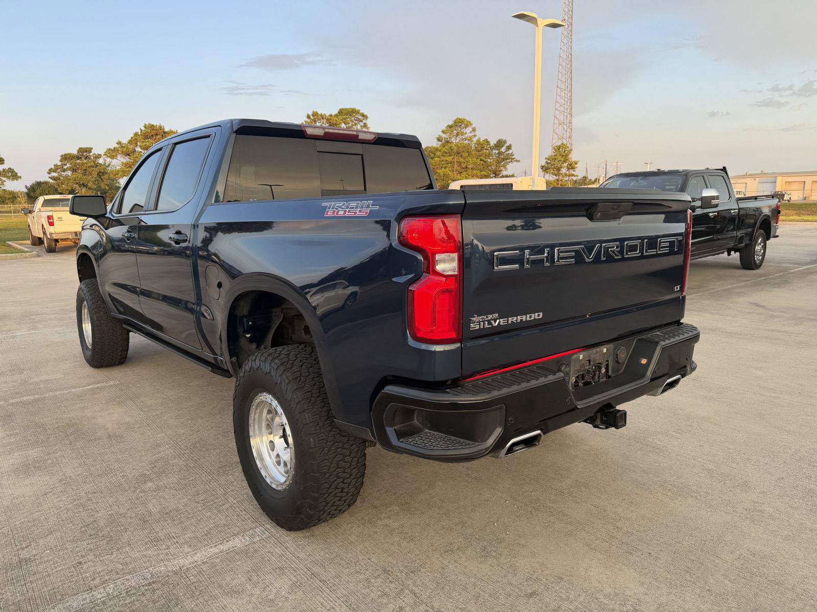 Used 2021 Chevrolet Silverado 1500 LT Trail Boss w/ Convenience Package II AWD/4WD image 3