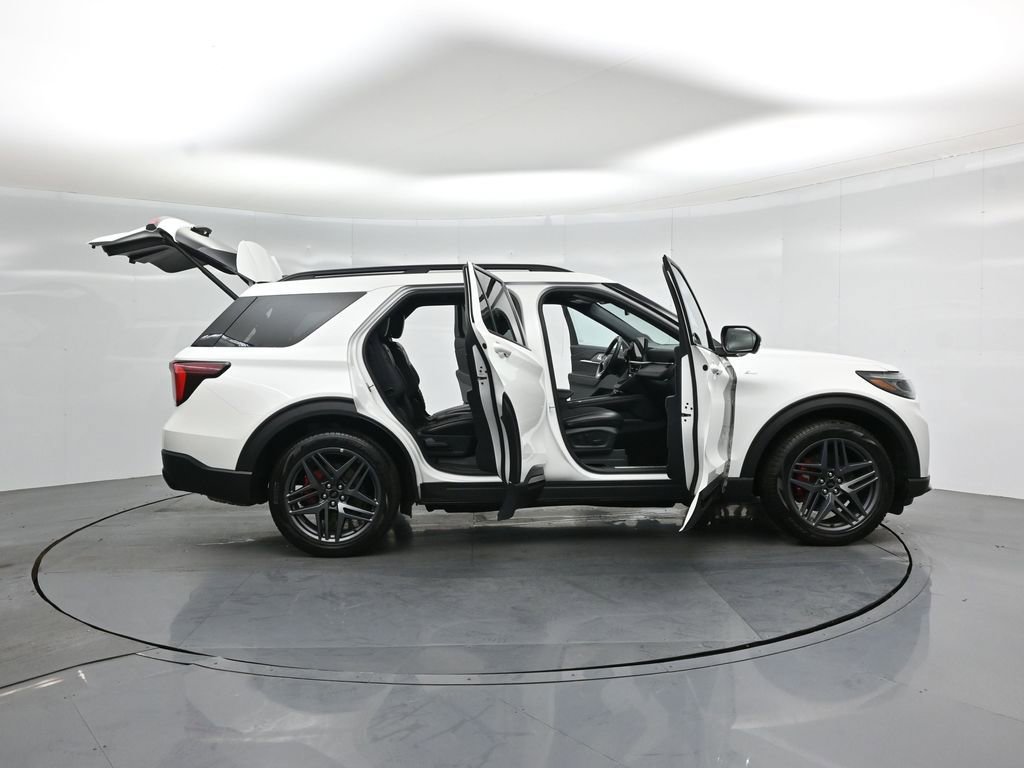 Certified 2025 Ford Explorer ST-Line w/ Premium Package image 5