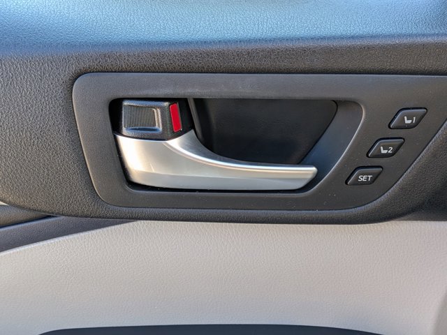 Used 2017 Toyota Highlander Limited image 13