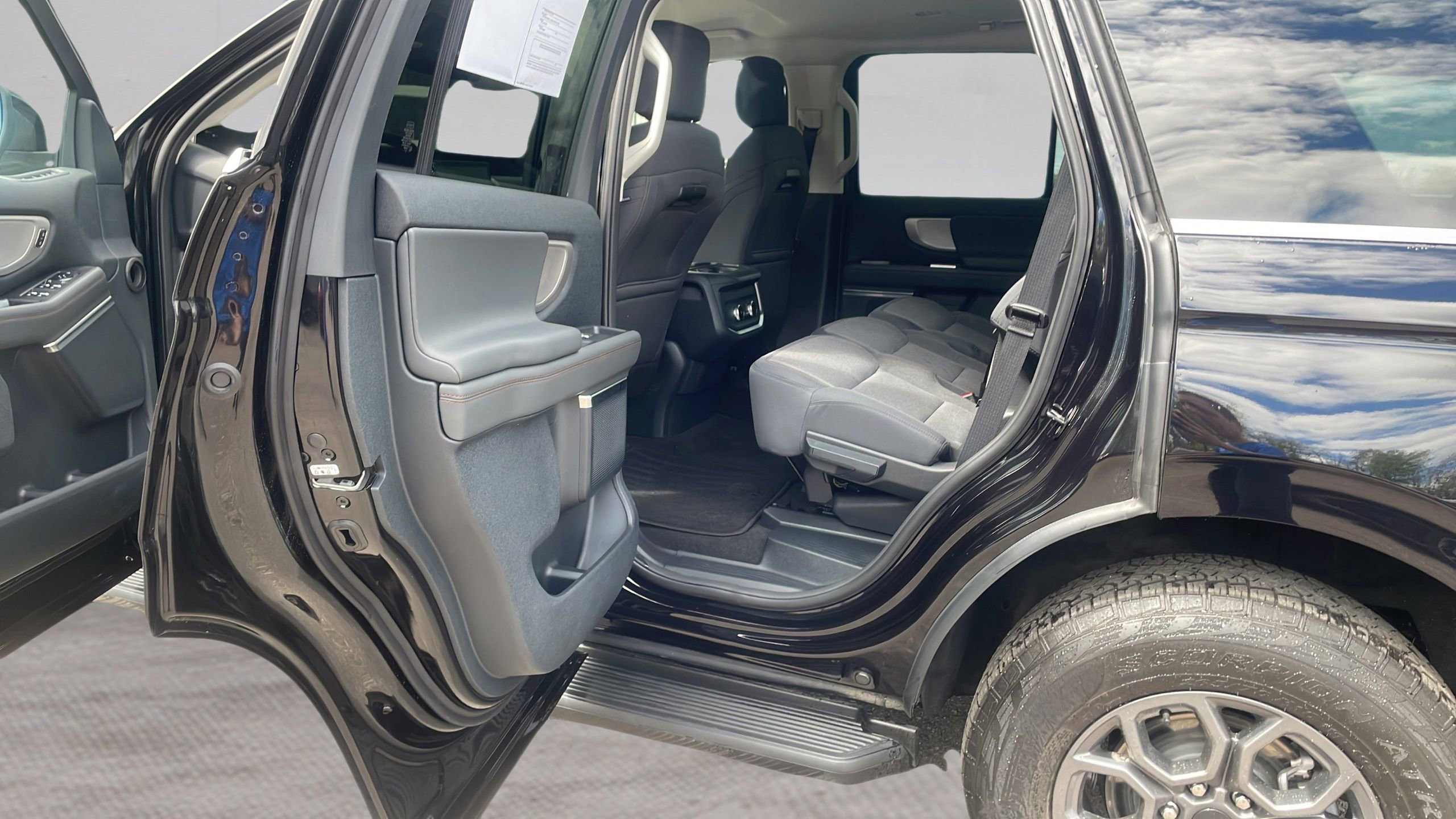 Certified 2025 Ford Expedition Active AWD/4WD image 13