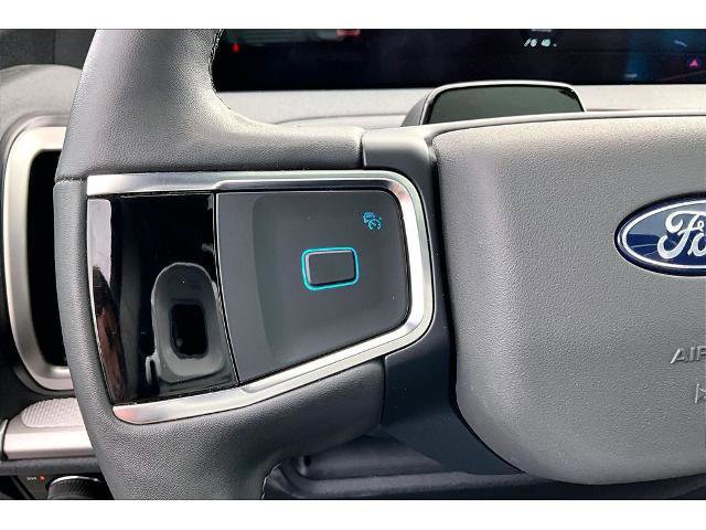 Certified 2025 Ford Expedition Active image 11