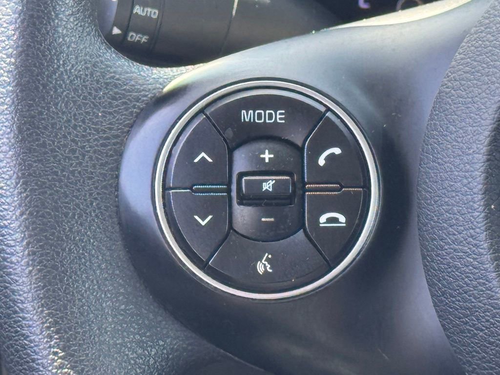 Used 2022 Kia Soul LX FWD image 22