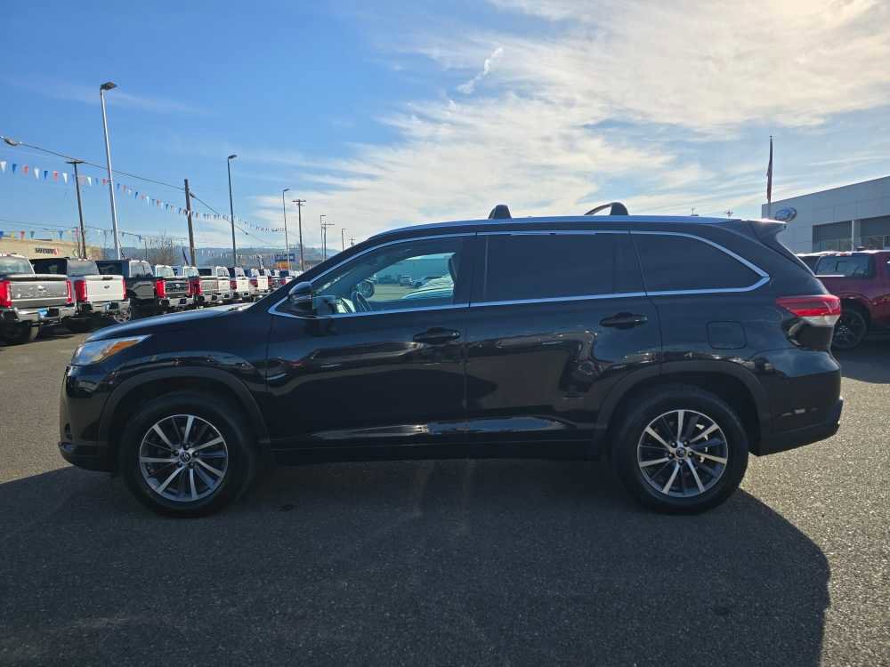 Used 2018 Toyota Highlander XLE image 2