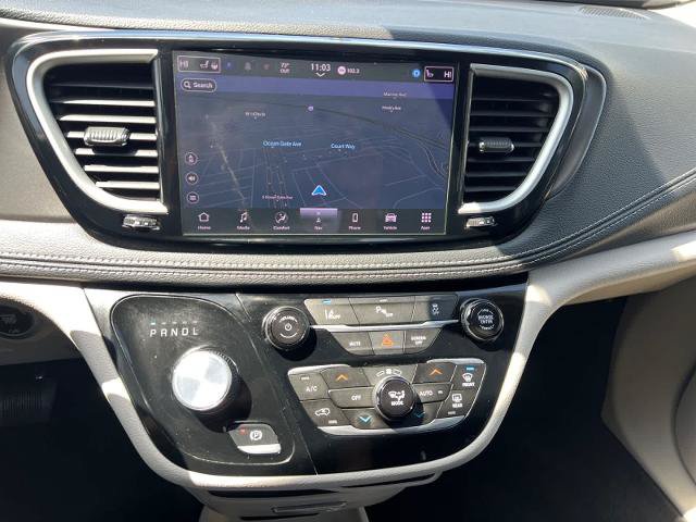 Used 2024 Chrysler Pacifica Limited FWD image 19