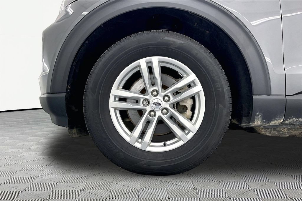 Certified 2023 Ford Explorer XLT w/ Equipment Group 202A AWD/4WD image 9