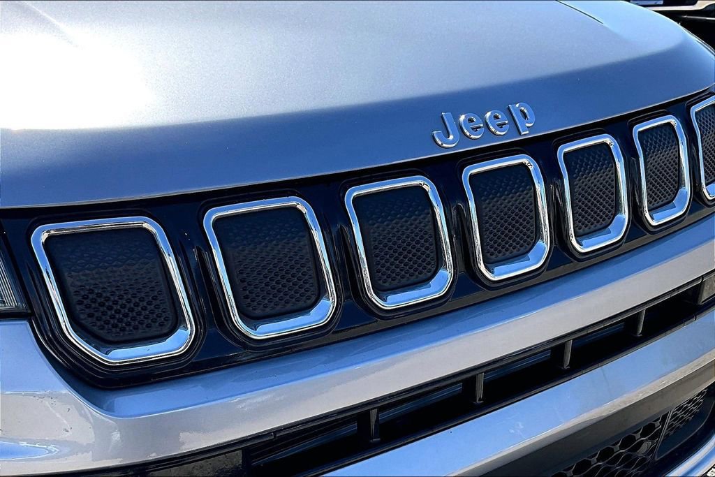 Used 2022 Jeep Compass Limited image 28