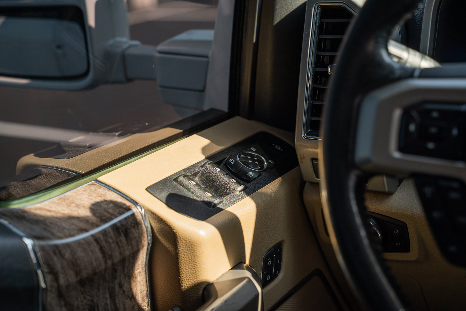 Certified 2019 Ford F250 Lariat w/ Lariat Value Package AWD/4WD image 37