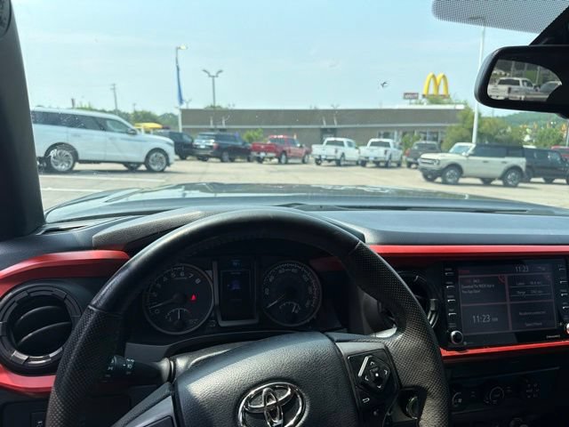 Used 2020 Toyota Tacoma TRD Off-Road AWD/4WD image 10