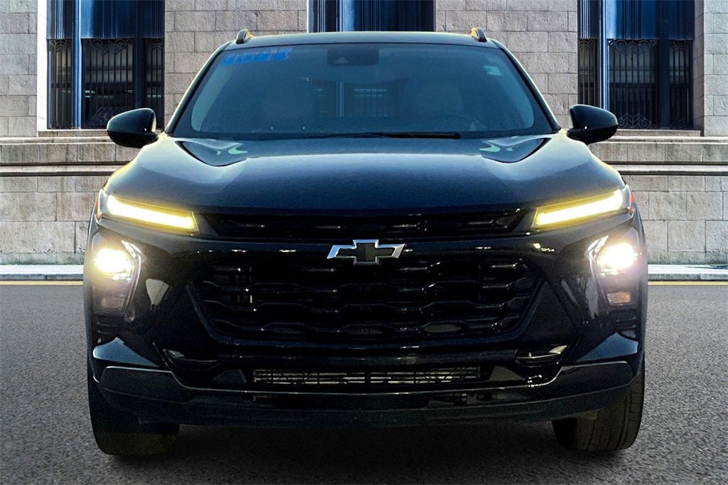 Used 2024 Chevrolet Trax ACTIV w/ Driver Confidence Package image 3