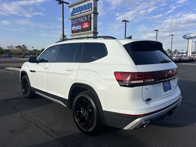 Used 2024 Volkswagen Atlas Peak Edition SE AWD/4WD image 7