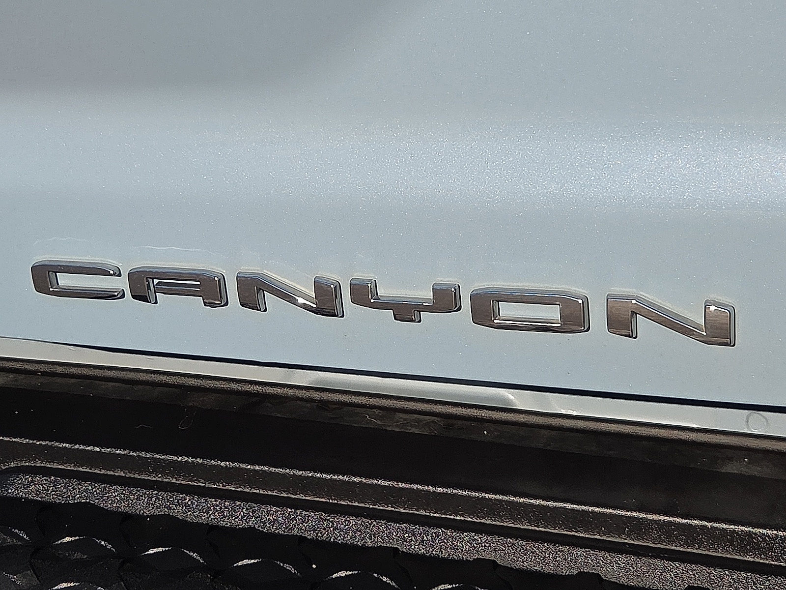 Used 2025 GMC Canyon Denali AWD/4WD image 9
