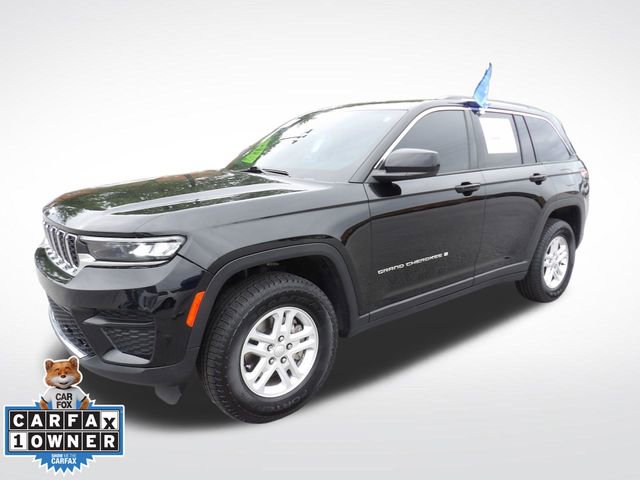 Used 2023 Jeep Grand Cherokee Laredo AWD/4WD image 3