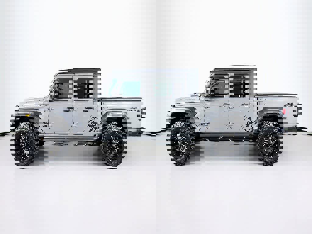 Used 2022 Jeep Gladiator Sport image 2