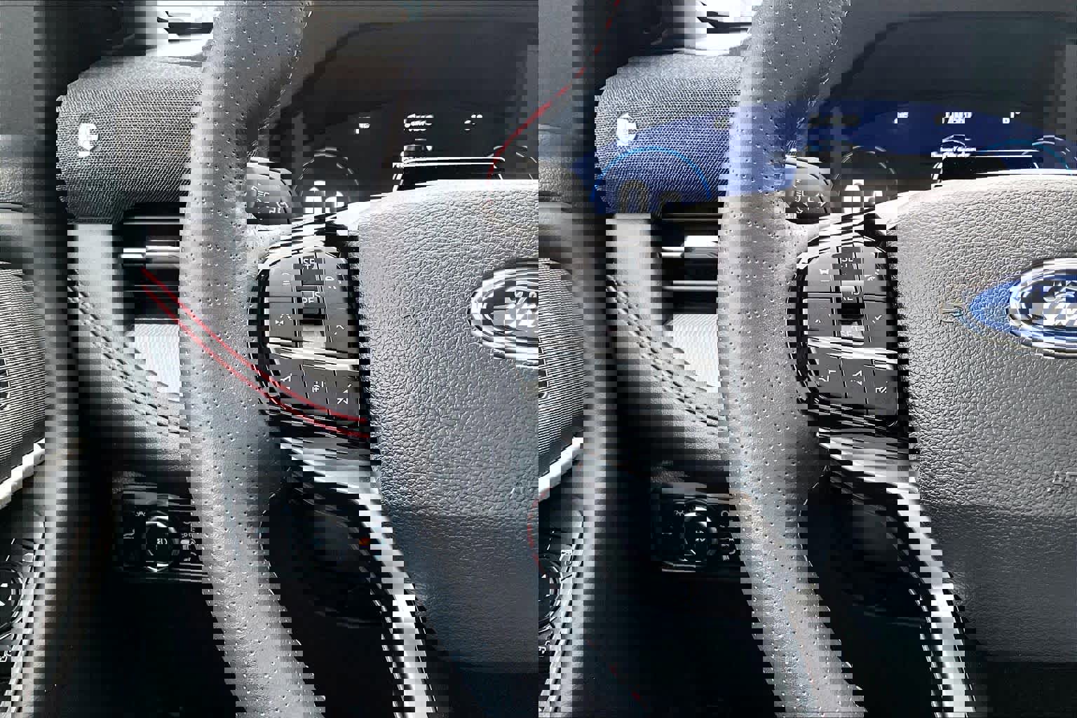 Certified 2025 Ford Explorer ST-Line w/ Premium Package image 25