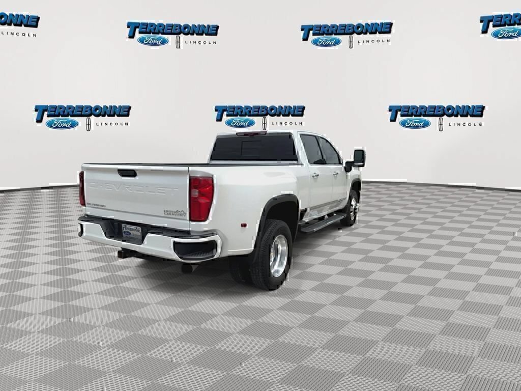 Used 2024 Chevrolet Silverado 3500 High Country w/ High Country Premium Package AWD/4WD image 8