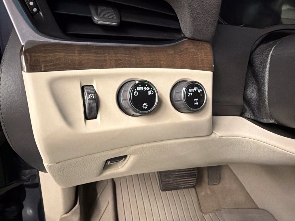 Used 2018 Cadillac Escalade Premium Luxury AWD/4WD image 22