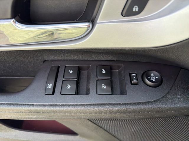 Used 2017 Chevrolet Equinox Premier w/ Enhanced Convenience Package FWD image 20