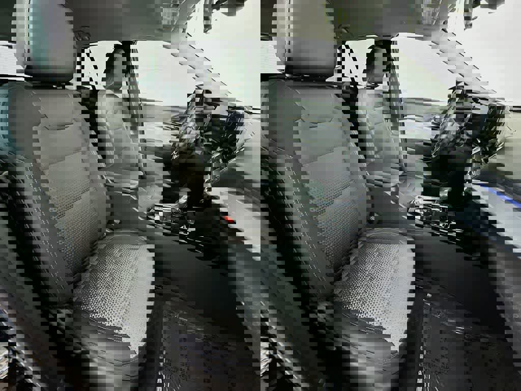 Used 2025 Chevrolet Trax LT w/ LT Convenience Package image 17