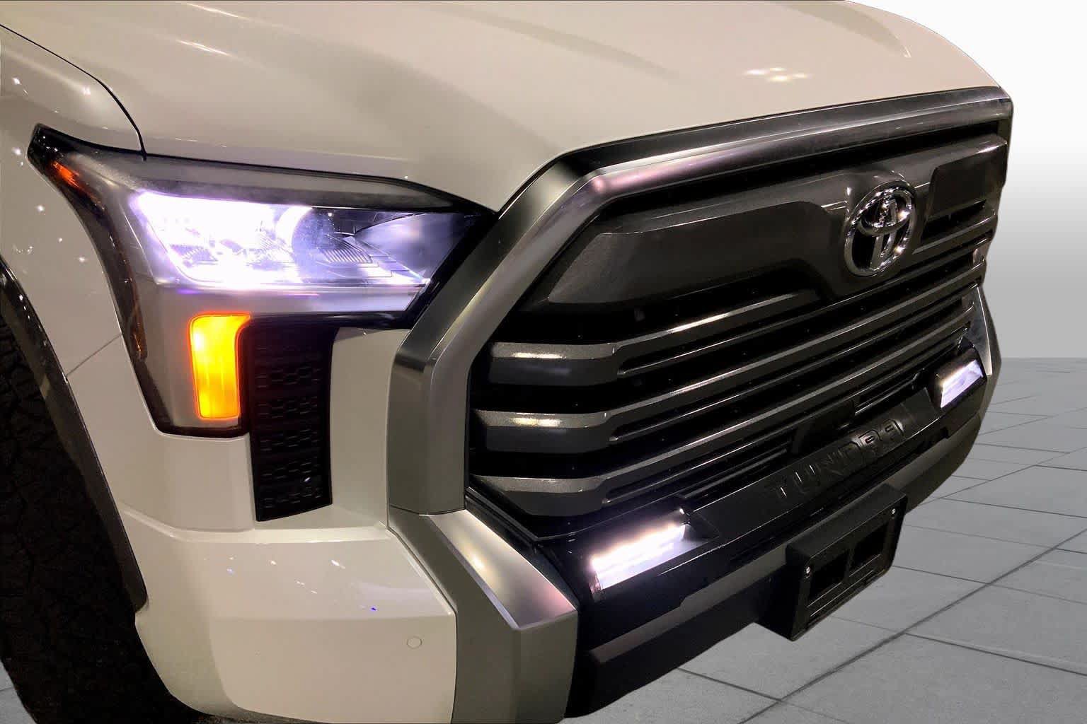 Used 2025 Toyota Tundra Limited AWD/4WD image 28