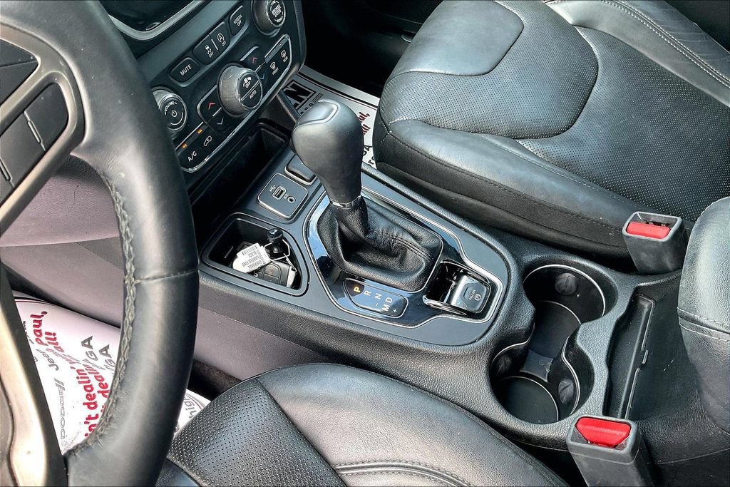 Used 2019 Jeep Cherokee Limited w/ Luxury Group FWD image 15