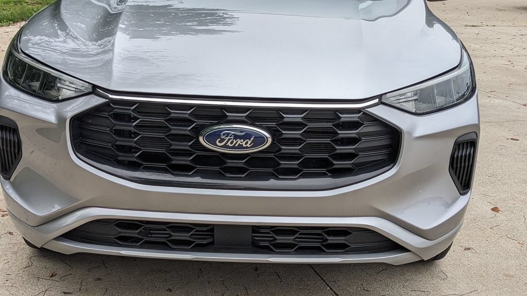 Certified 2024 Ford Escape ST-Line w/ Tech Pack #1 AWD/4WD image 9