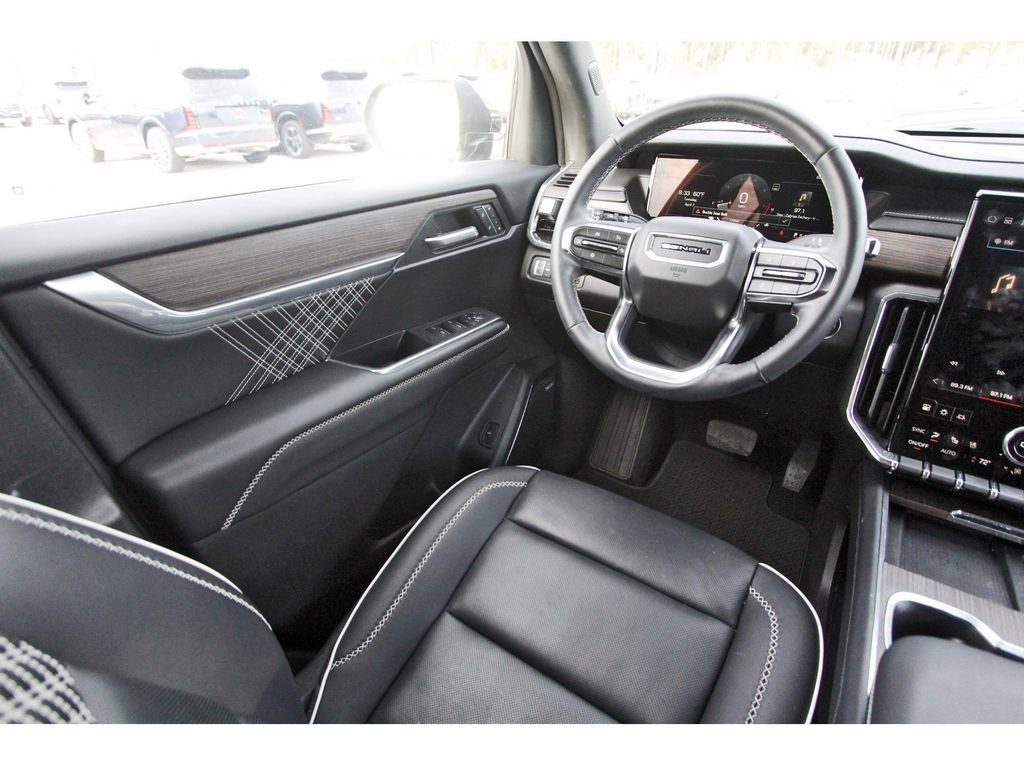 Used 2025 GMC Acadia Denali FWD image 12