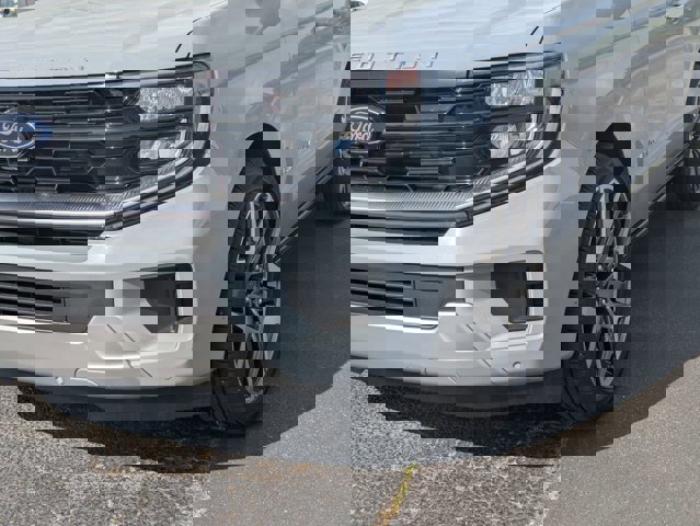 Certified 2025 Ford Expedition Platinum w/ Platinum Ultimate Package image 10