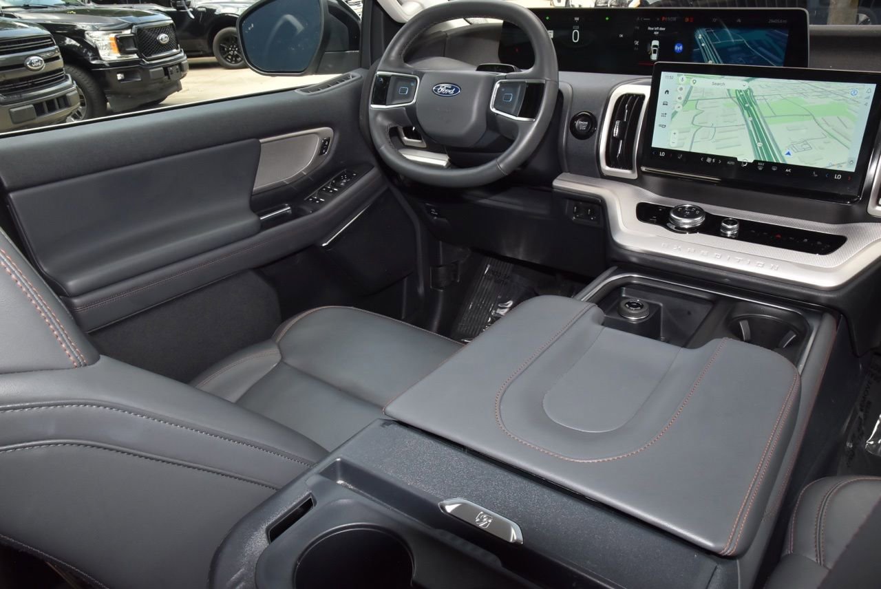 Certified 2025 Ford Expedition Active AWD/4WD image 16