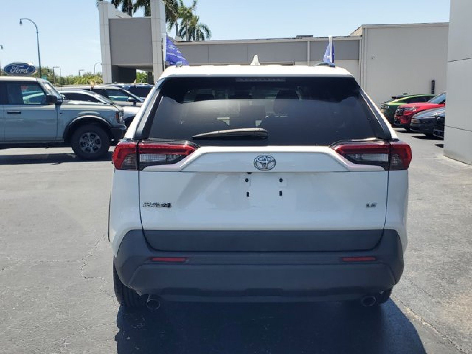Used 2020 Toyota RAV4 LE FWD image 6